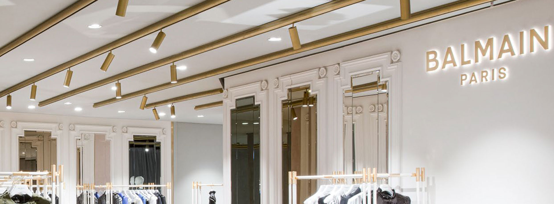 תאורה בחדר תצוגה